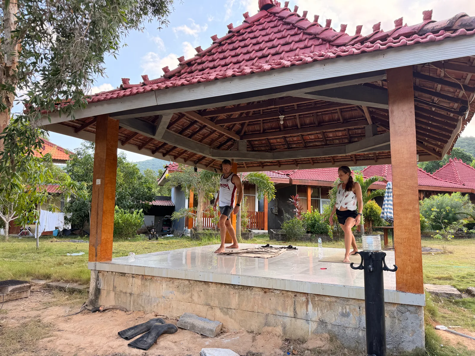 Yoga op bijzondere locaties tijdens meereizen op Karimunjawa | Spiriators